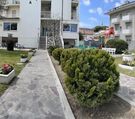 Hotel Amedea Cervia Exterior photo