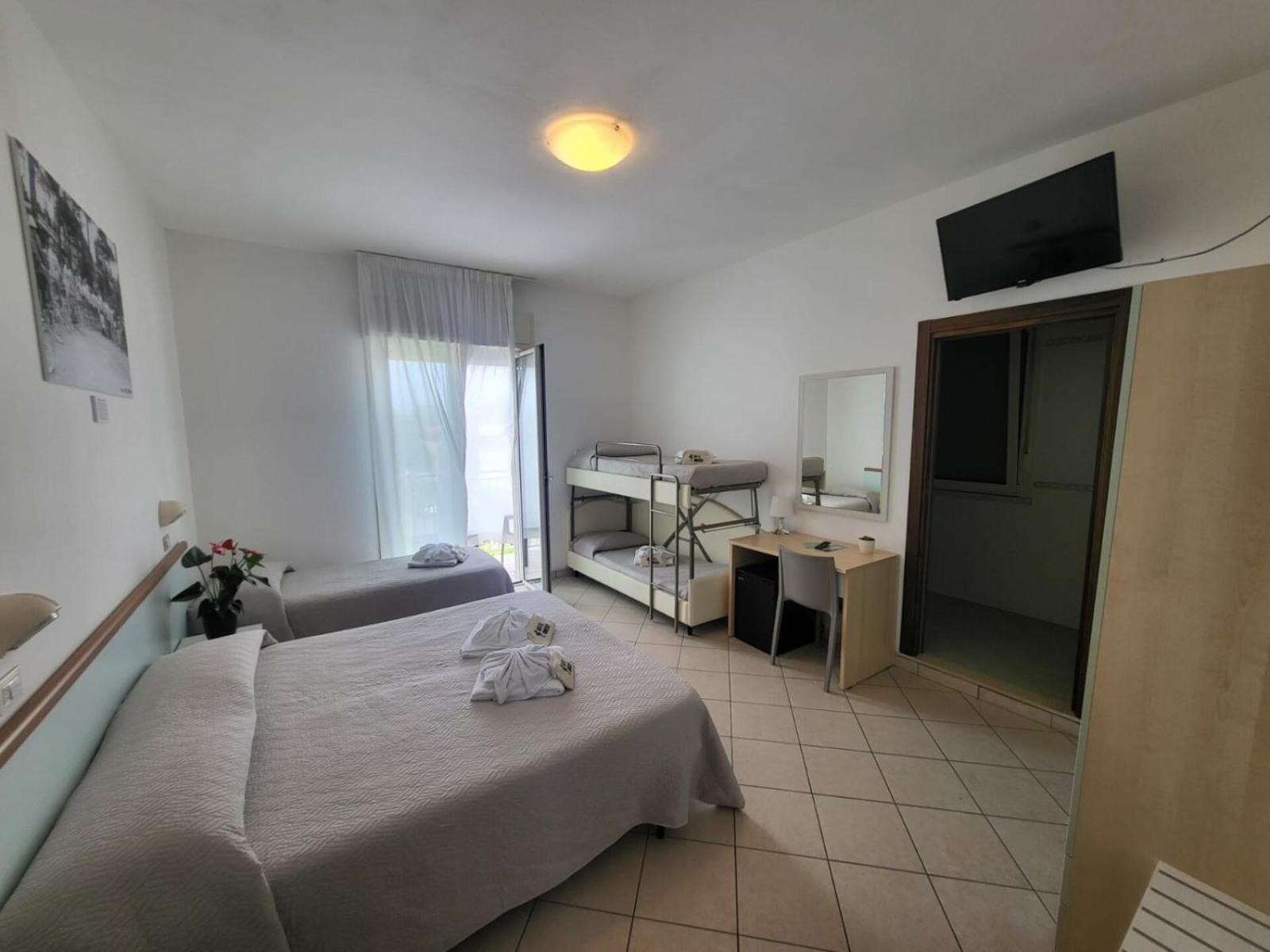 Hotel Amedea Cervia Exterior photo